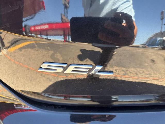 Photo of 2024 Agate Black Metallic Ford Edge