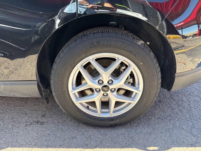 Photo of 2024 Agate Black Metallic Ford Edge