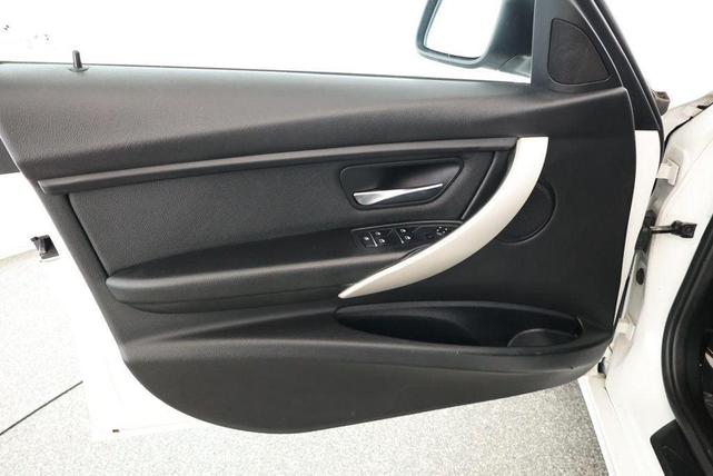Photo of 2018 Alpine White BMW 320