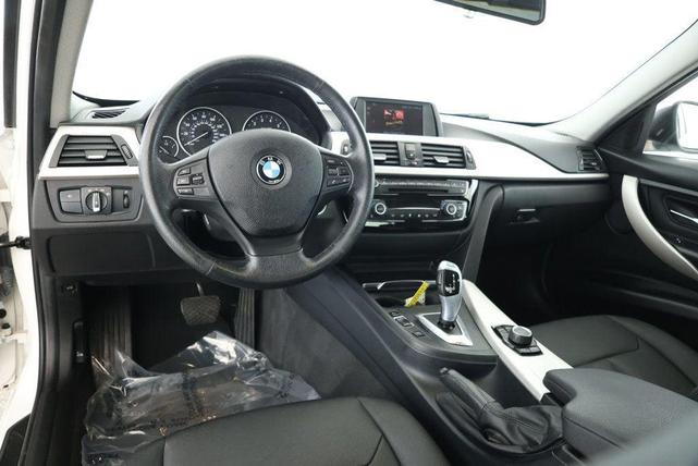 Photo of 2018 Alpine White BMW 320