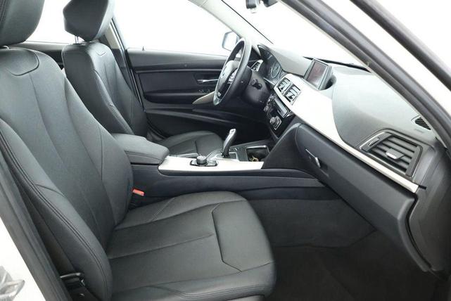 Photo of 2018 Alpine White BMW 320