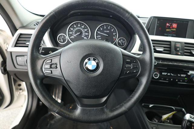 Photo of 2018 Alpine White BMW 320