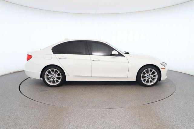 Photo of 2015 Mineral White Metallic BMW 320