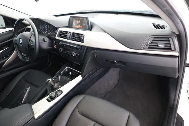 Photo of 2015 Mineral White Metallic BMW 320