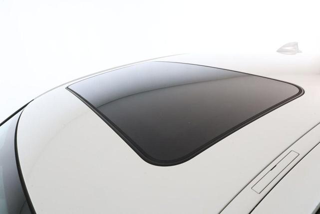 Photo of 2015 Mineral White Metallic BMW 320