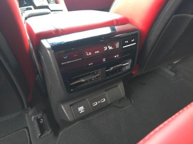 Photo of 2022 Platinum White Pearl Acura MDX