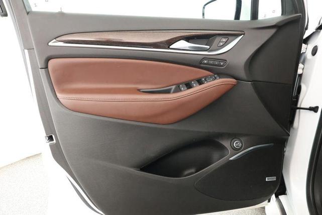 Photo of 2021 White Frost Tricoat Buick Enclave