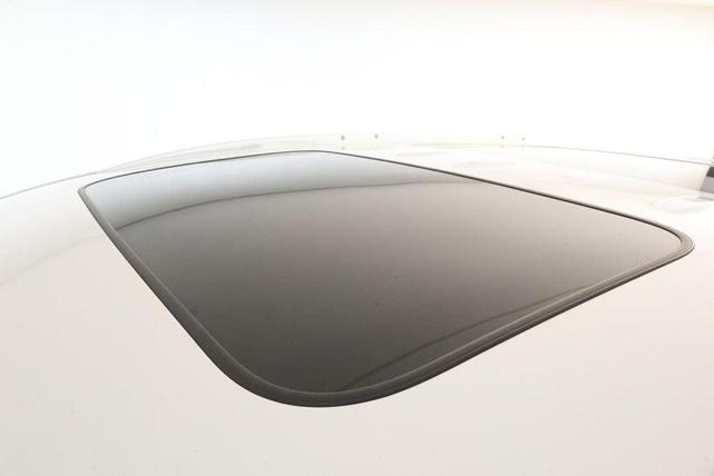 Photo of 2021 White Frost Tricoat Buick Enclave