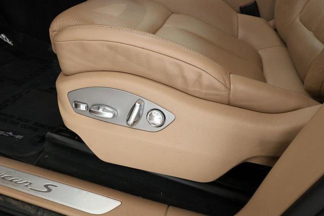 Photo of 2020 Volcano Grey Metallic Porsche Macan