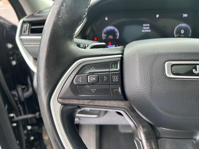 Photo of 2022 Diamond Black Crystal Pearlcoat Jeep Grand Cherokee
