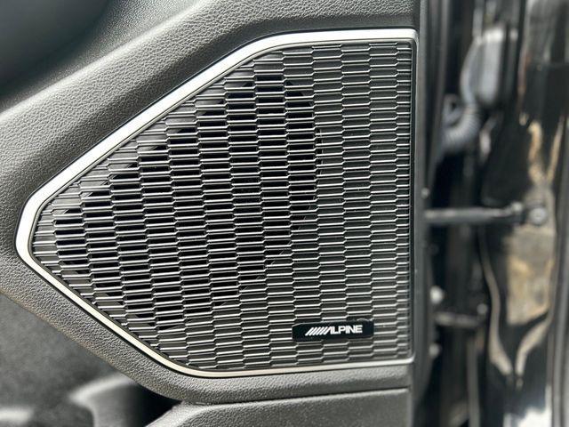 Photo of 2022 Diamond Black Crystal Pearlcoat Jeep Grand Cherokee