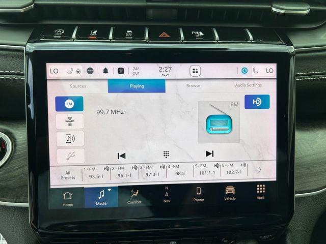 Photo of 2022 Diamond Black Crystal Pearlcoat Jeep Grand Cherokee