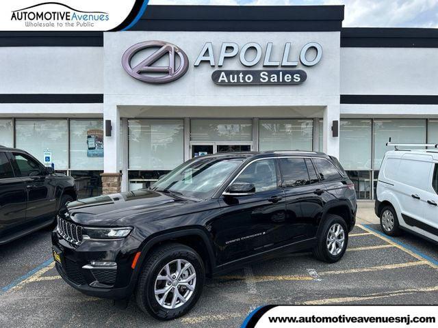 Photo of 2022 Diamond Black Crystal Pearlcoat Jeep Grand Cherokee