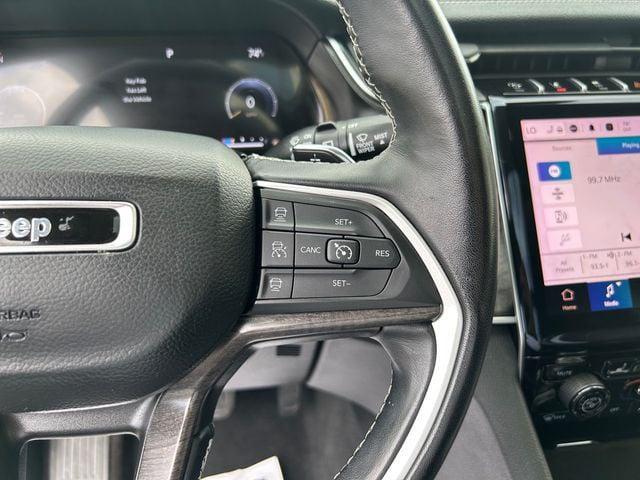 Photo of 2022 Diamond Black Crystal Pearlcoat Jeep Grand Cherokee