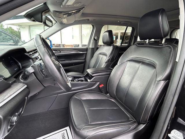 Photo of 2022 Diamond Black Crystal Pearlcoat Jeep Grand Cherokee