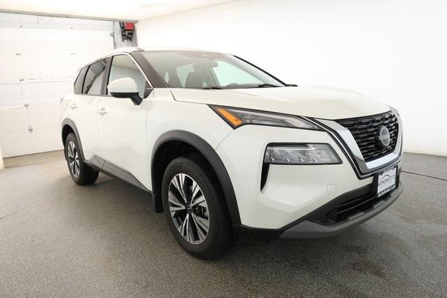 Photo of 2023 Pearl White Tricoat Nissan Rogue