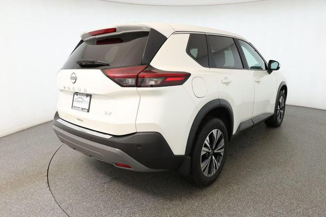 Photo of 2023 Pearl White Tricoat Nissan Rogue