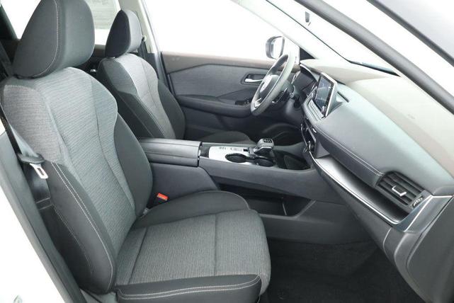 Photo of 2023 Pearl White Tricoat Nissan Rogue
