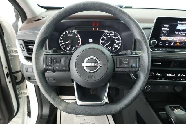Photo of 2023 Pearl White Tricoat Nissan Rogue
