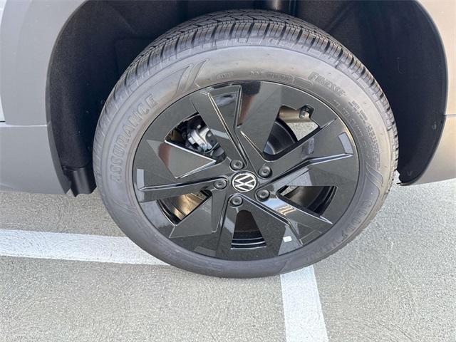 Photo of 2025 Platinum Gray Volkswagen Taos