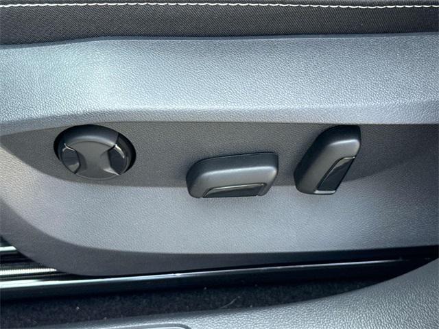 Photo of 2025 Platinum Gray Volkswagen Taos