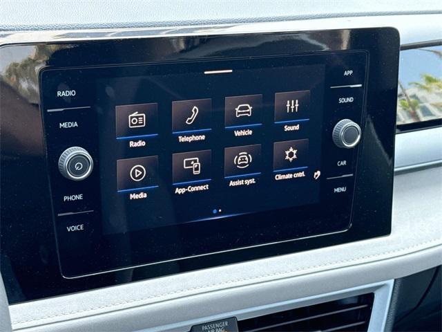 Photo of 2025 Platinum Gray Volkswagen Taos