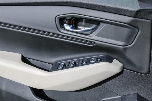 Photo of 2025 Platinum White Pearl Honda Accord