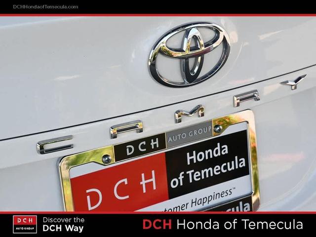 Photo of 2019 Super White Toyota Camry