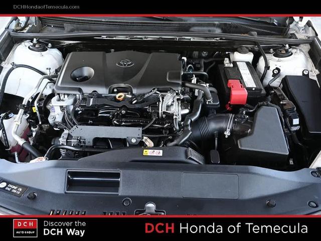 Photo of 2019 Super White Toyota Camry