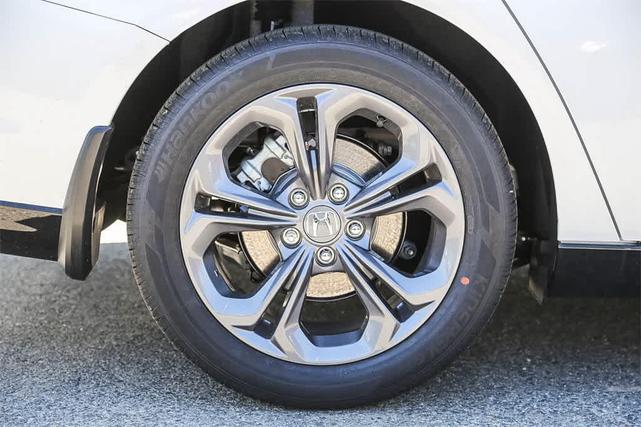 Photo of 2025 Platinum White Pearl Honda Accord Hybrid