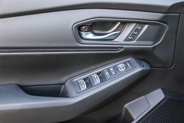 Photo of 2025 Platinum White Pearl Honda Accord Hybrid