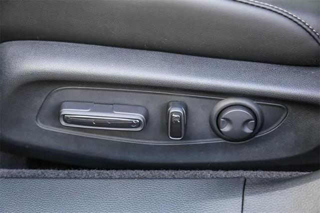 Photo of 2025 Platinum White Pearl Honda Accord Hybrid