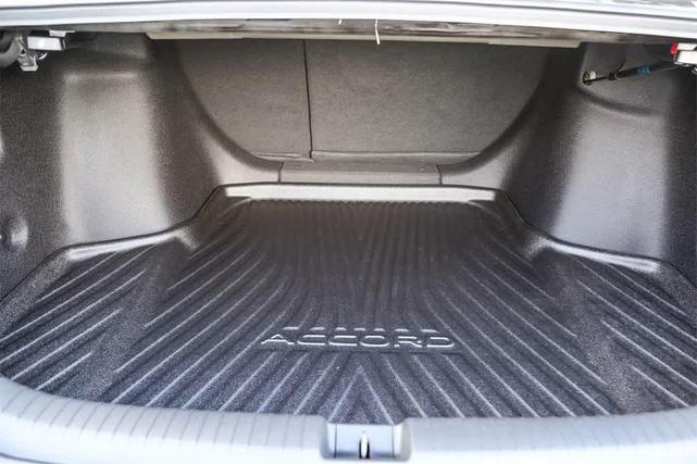 Photo of 2025 Platinum White Pearl Honda Accord Hybrid