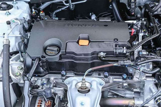 Photo of 2026 Platinum White Pearl Honda HR-V