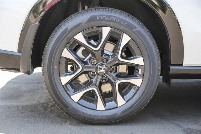 Photo of 2026 Platinum White Pearl Honda HR-V