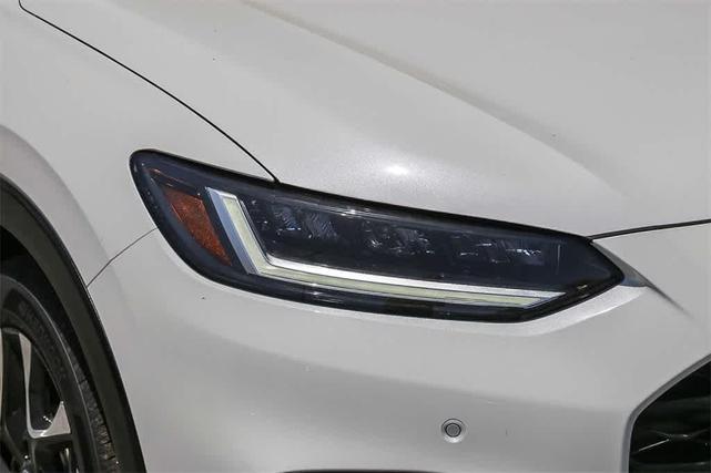 Photo of 2026 Platinum White Pearl Honda HR-V