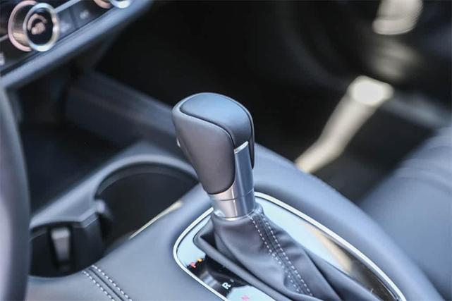 Photo of 2026 Platinum White Pearl Honda HR-V