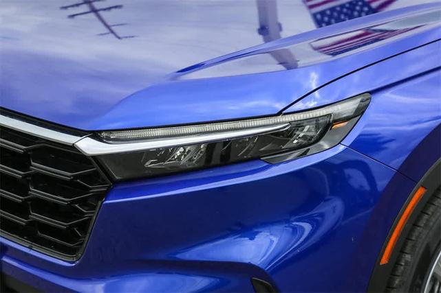 Photo of 2025 Still Night Pearl Honda CR-V