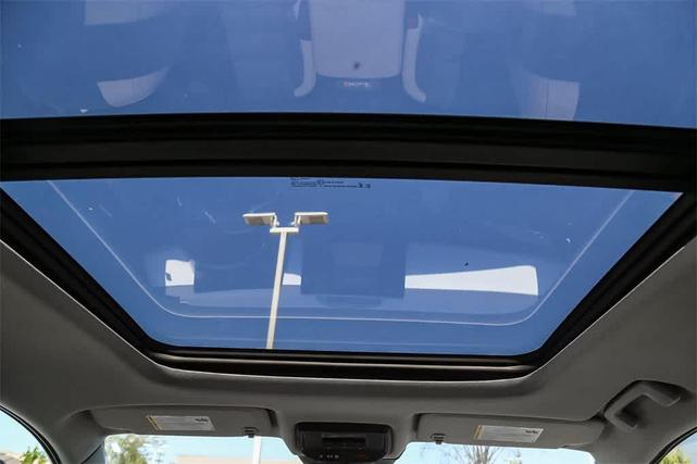Photo of 2025 Mercury Silver Metallic Honda Prologue