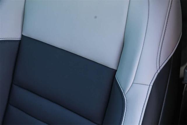 Photo of 2025 Mercury Silver Metallic Honda Prologue