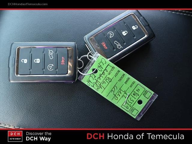 Photo of 2022 Diamond Black Crystal Pearlcoat Jeep Grand Cherokee