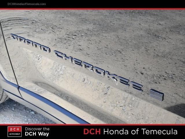 Photo of 2022 Diamond Black Crystal Pearlcoat Jeep Grand Cherokee