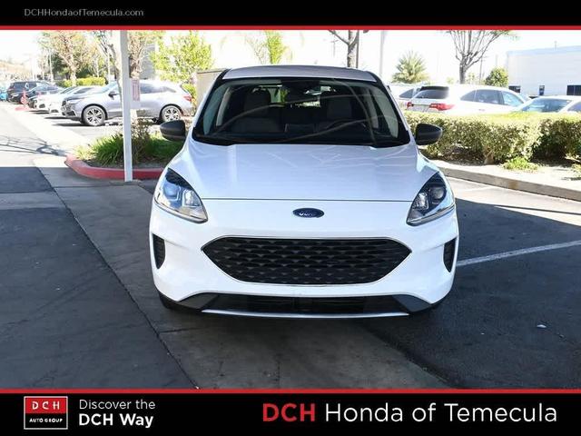 Photo of 2022 Oxford White Ford Escape