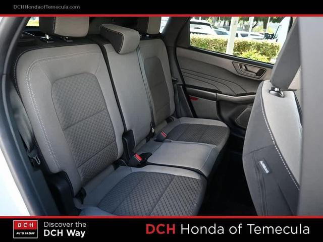 Photo of 2022 Oxford White Ford Escape