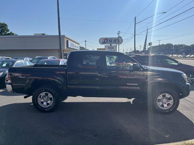Photo of 2011 Black Toyota Tacoma