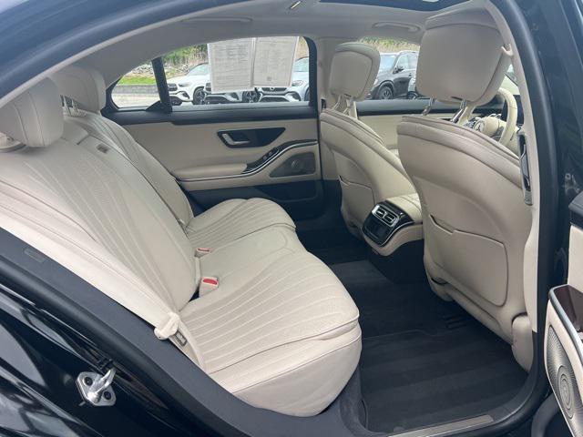 Photo of 2022 Black Mercedes-Benz S-Class