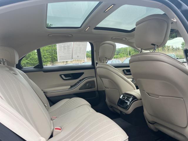 Photo of 2022 Black Mercedes-Benz S-Class