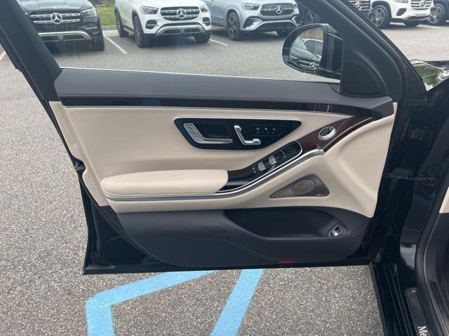 Photo of 2022 Black Mercedes-Benz S-Class