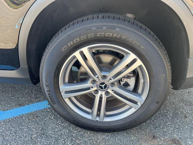 Photo of 2021 Black Mercedes-Benz GLC 300