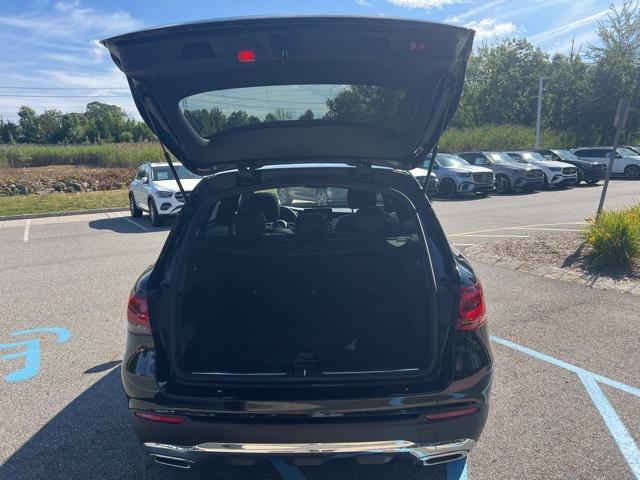 Photo of 2021 Black Mercedes-Benz GLC 300